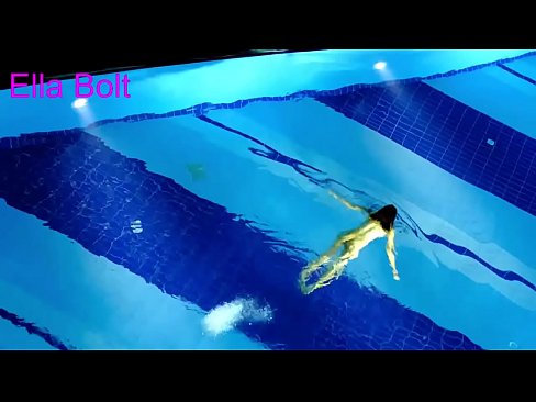 ❤️ Non podo deixar de mirar, unha moza loira que é sorprendida nadando espida na piscina do resort ELLA BOLT Porno vk en % gl.porn-milf-300.ru %